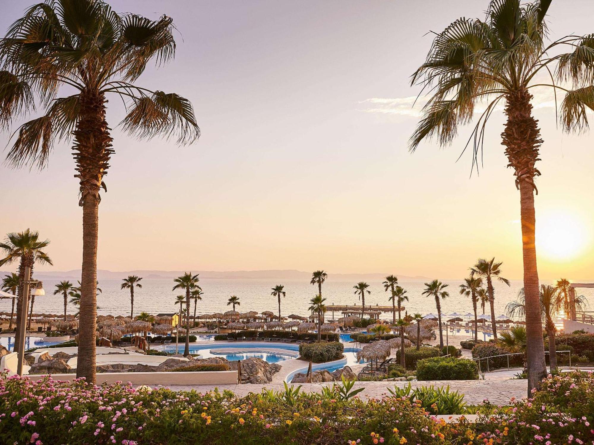 Grecotel Luxme Oasis At Riviera Olympia & Aqua Park ロウトラ・キリニ エクステリア 写真